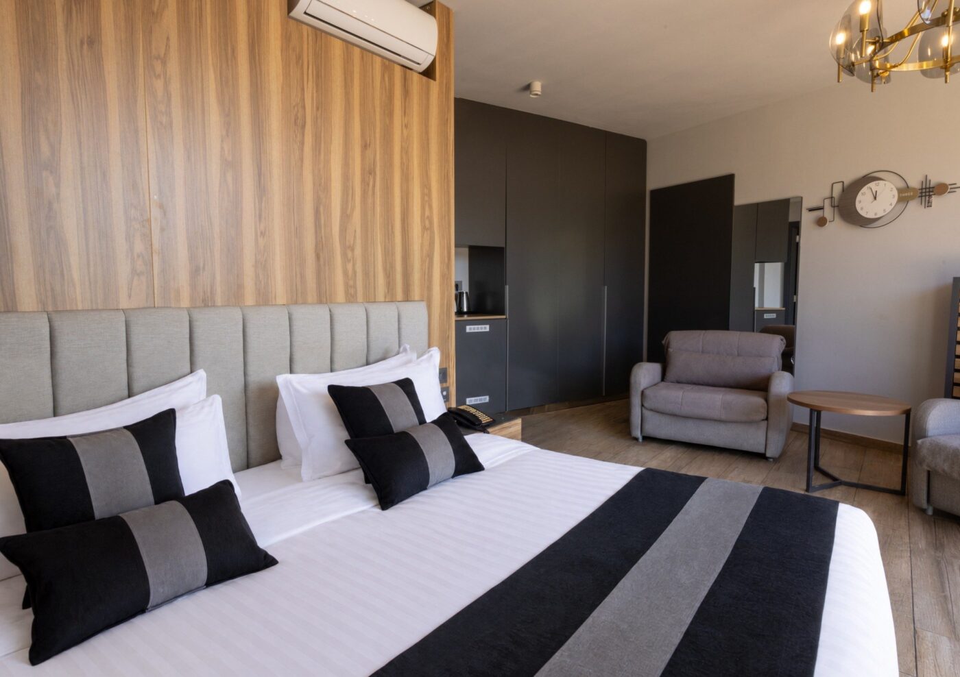 Cliff Room