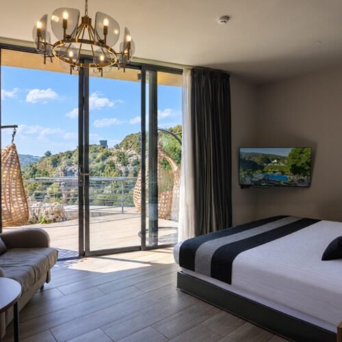 Cliff Room