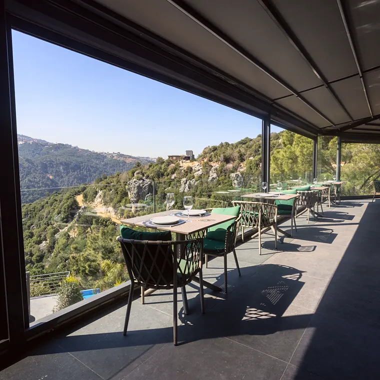 Terrace table with the valley view