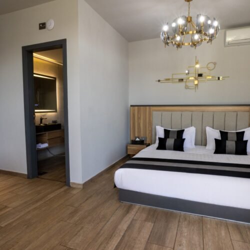 Superior Cliff Room