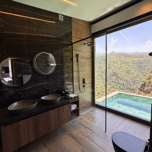 Superior Hanging Villa