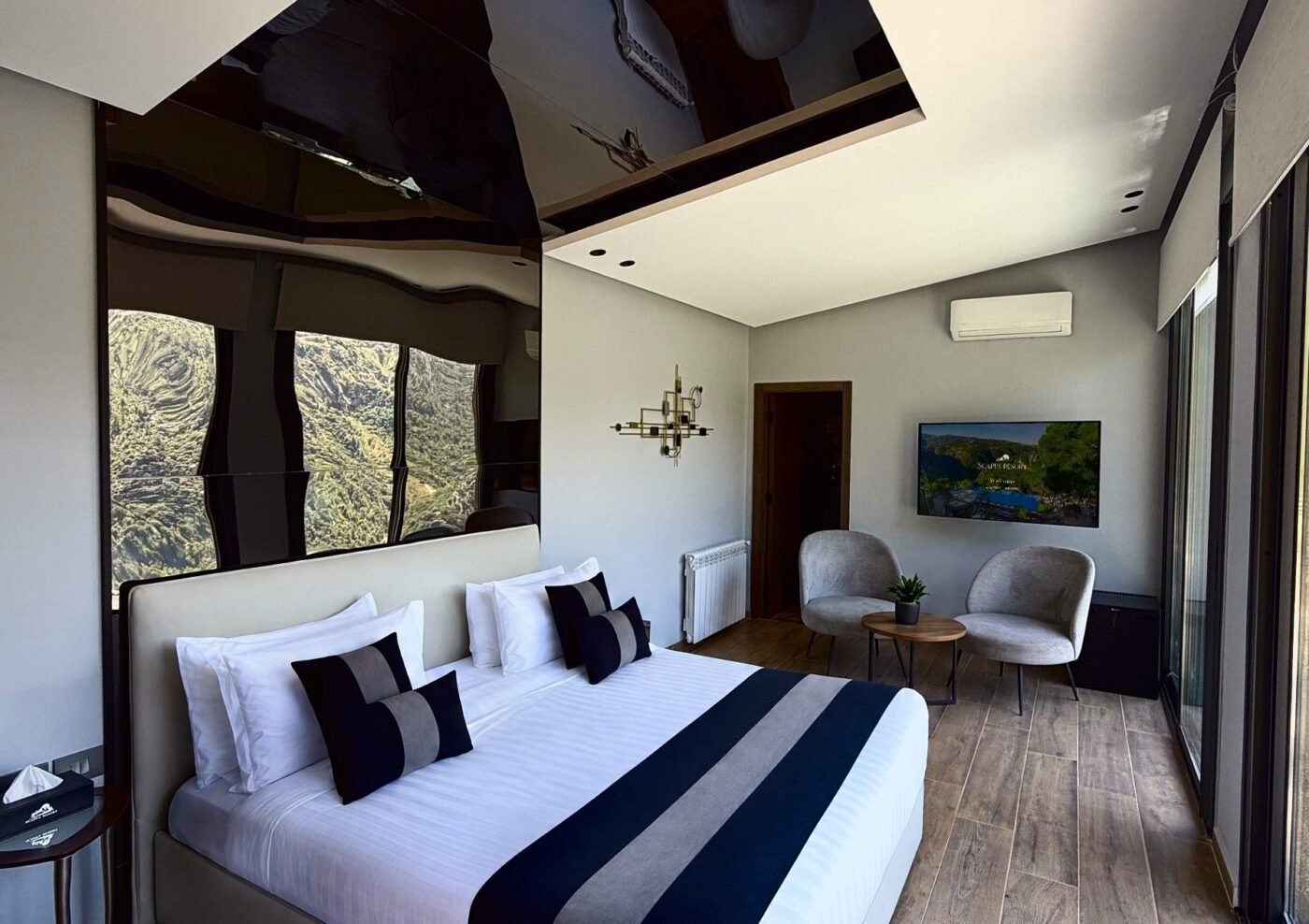 Superior Hanging Villa