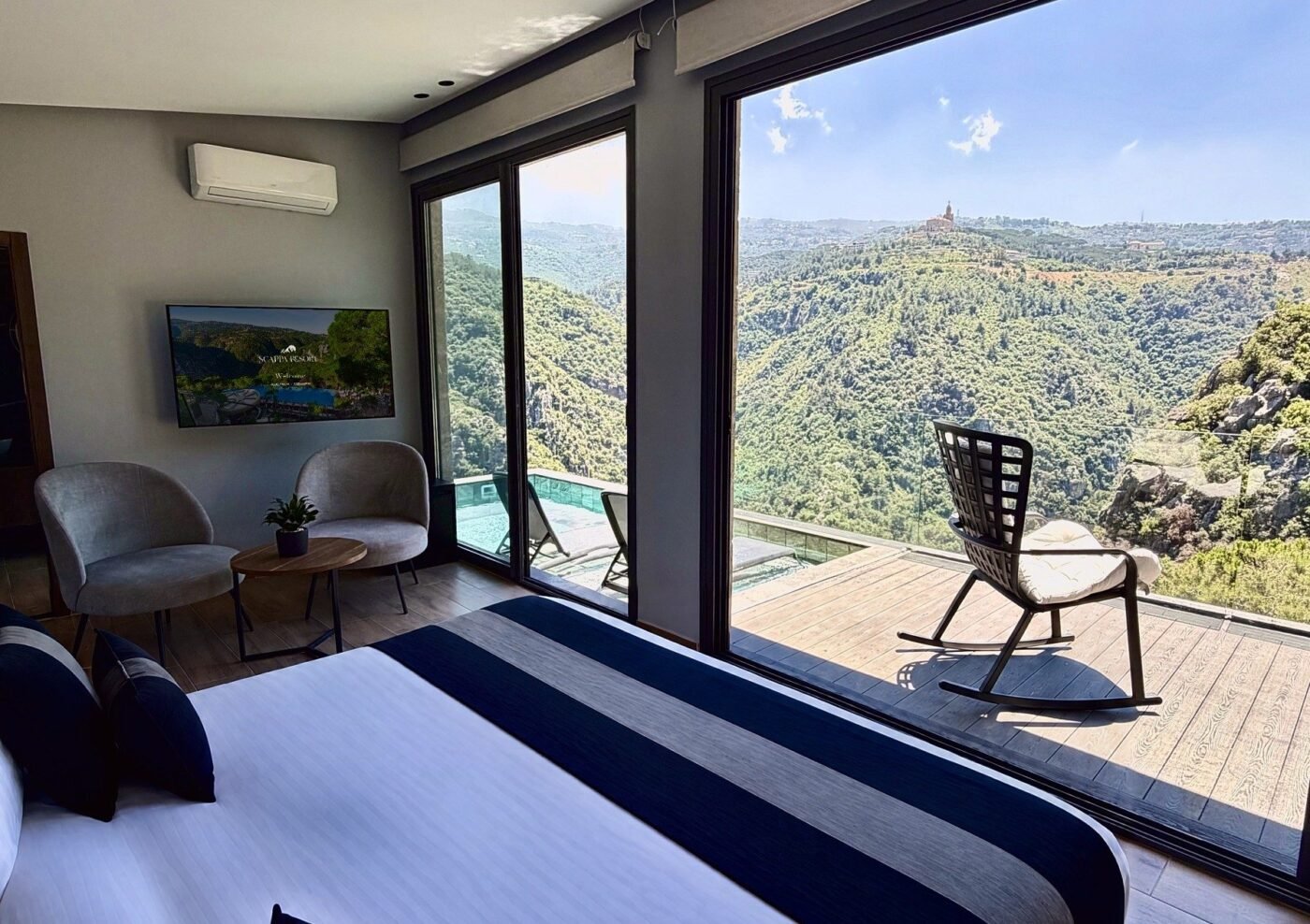 Superior Hanging Villa