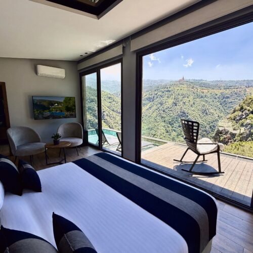 Superior Hanging Villa